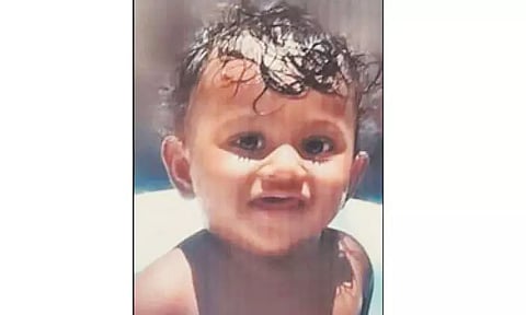 மாடியிலிருந்து தவறி விழுந்து ஆண் குழந்தை பலி -போலீசார் விசாரணை