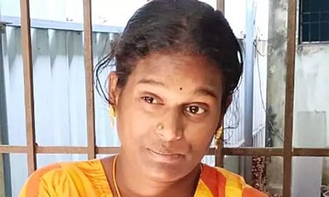 கடலூர் போலீஸ் சூப்பிரண்டு அலுவலகத்தில் பெண் தீக்குளிக்க முயன்றதால் பரபரப்பு