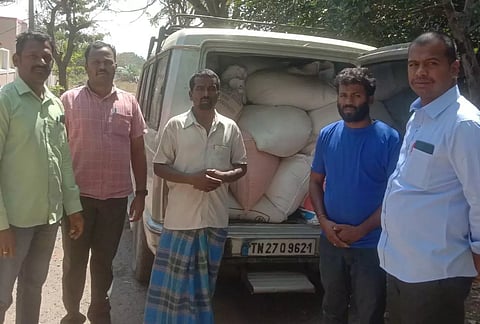 தர்மபுரி அருகே காரில் ரேஷன் அரிசி கடத்திய 2 பேர் கைது-1¼ டன் பறிமுதல்