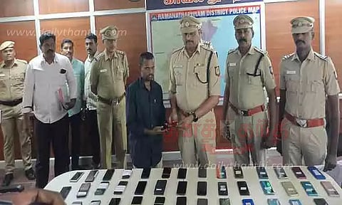 48 செல்போன்கள் உரிமையாளர்களிடம் ஒப்படைப்பு