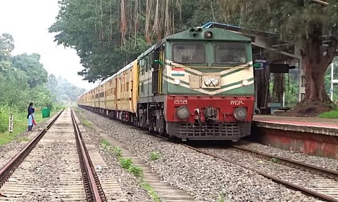 தண்டவாள இணைப்பு பணி: மதுரை-திருவனந்தபுரம் அம்ரிதா எக்ஸ்பிரஸ் ரெயில் சேவையில் மாற்றம்