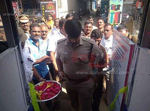 பென்னாகரத்தில் விபத்து விழிப்புணர்வு கண்காட்சிதுணை போலீஸ் சூப்பிரண்டு தொடங்கி வைத்தார்