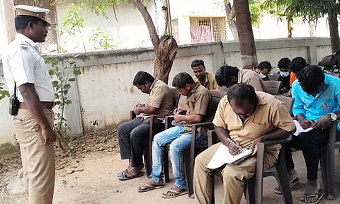 25 வாகன ஓட்டிகள் மன்னிப்பு கடிதம் எழுதி கொடுத்தனர்