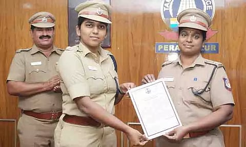 சிறப்பாக பணிபுரிந்த போலீசாருக்கு பாராட்டு சான்றிதழ்