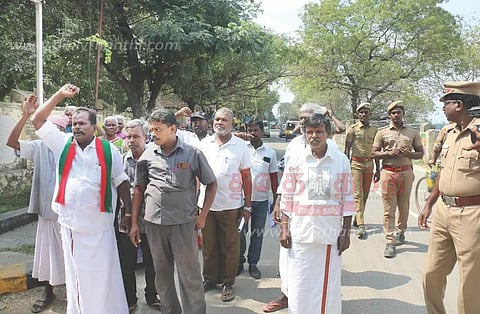 பொதுமக்கள் தர்ணா போராட்டம்