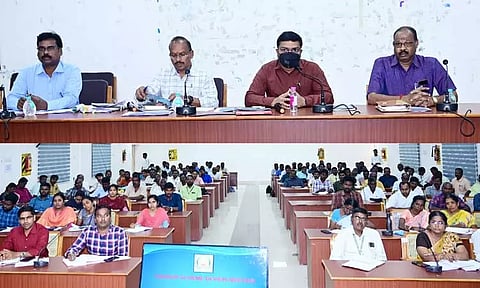 வேளாண் வளர்ச்சி திட்டப்பணிகளை விரைந்து முடிக்க வேண்டும்