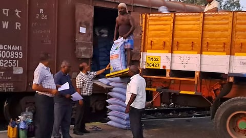 சின்னசேலத்துக்கு 1,304 டன் உரங்கள் வரத்து