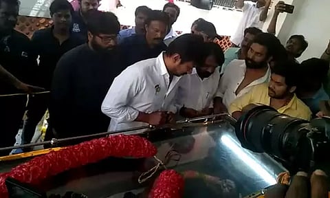 நடிகர் மயில்சாமியின் உடலுக்கு அமைச்சர் உதயநிதி ஸ்டாலின் அஞ்சலி!