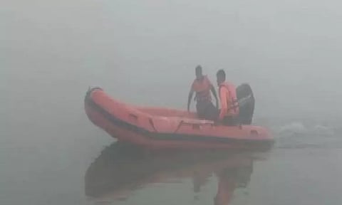 மகா சிவராத்திரியை முன்னிட்டு புனித நீராடும் போது ஆற்றில் மூழ்கி 5 மருத்துவ மாணவர்கள் மாயம் - இருவர் மீட்பு