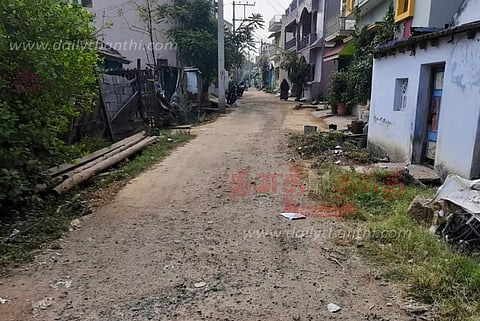 15 ஆண்டுகளாக சீரமைக்கப்படாத தெற்கு ரெயில்வே லைன் குடியிருப்பு சாலை