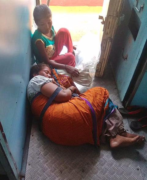 ரெயில்களில் வடமாநில தொழிலாளர்கள் தொல்லை