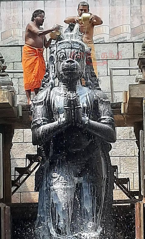 ஆஞ்சநேயருக்கு சிறப்பு அபிஷேகம்