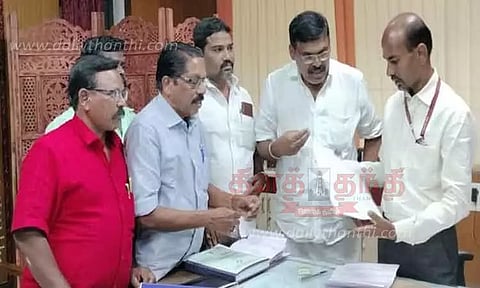 சீமான் மீதும், அவருடைய கட்சியினர் மீதும் நடவடிக்கை எடுக்க வேண்டும்;அருந்ததிய சமூகத்தினர், மாநகராட்சி ஆணையாளரிடம் மனு