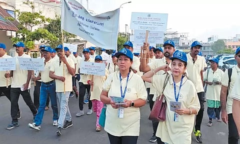 ரிசர்வ் வங்கி ஊழியர்கள் பேரணி