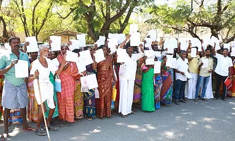 பட்டா கேட்டுகலெக்டர் அலுவலகத்தை பொதுமக்கள் முற்றுகை