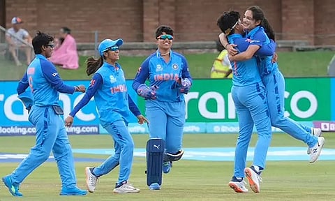 பெண்கள் டி 20 உலகக் கோப்பை: இந்திய அணி அரையிறுதிக்கு தகுதி