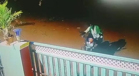 ராணுவ வீரர் வீட்டில் மோட்டார் சைக்கிள் திருட்டு