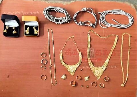 வீட்டின் கதவை உடைத்து நகை, வெள்ளி பொருட்கள் திருட்டு