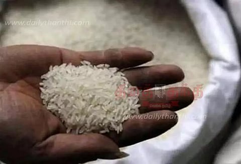 ரேஷன்கடையில் வழங்கிய அரிசியில் பிளாஸ்டிக் அரிசி கலந்திருப்பதாக பொதுமக்கள் புகார்