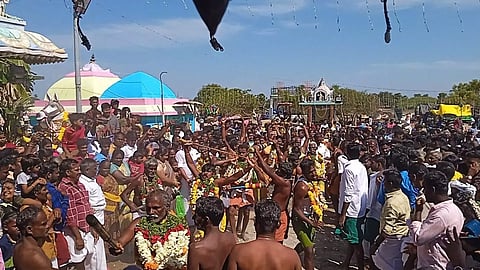 பெண்களை சாட்டையால் அடிக்கும் வினோத வழிபாடு