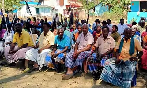 பள்ளி வளாகத்தில் ஊராட்சி அலுவலகம் கட்ட பொதுமக்கள் எதிர்ப்பு