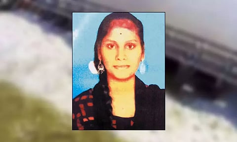 கொசஸ்தலை ஆற்று மேம்பாலத்தில் சென்றபோது ரெயிலில் இருந்து தவறி ஆற்றில் விழுந்த கல்லூரி மாணவி சாவு