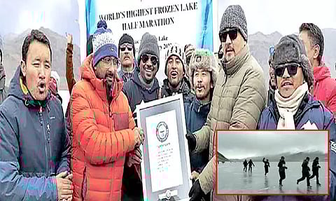 லடாக்: உலகின் உயரம் வாய்ந்த உப்புநீர் ஏரியில் மாரத்தான் போட்டி நடத்தி கின்னஸ் உலக சாதனை