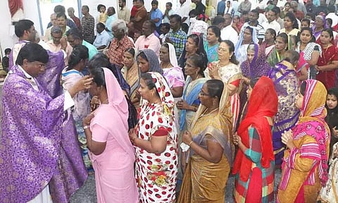 சாம்பல் புதன்கிழமையையொட்டிகிறிஸ்தவ தேவாலயங்களில் சிறப்பு பிரார்த்தனை