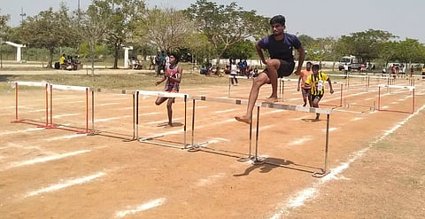 தடை தாண்டும் ஓட்டப்பந்தயம்