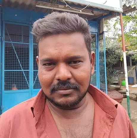 தலையில் கல்லைப்போட்டு ஆட்டோ டிரைவர் படுகொலை; வெறிச்செயலில் ஈடுபட்ட தந்தை போலீசில் சரண்