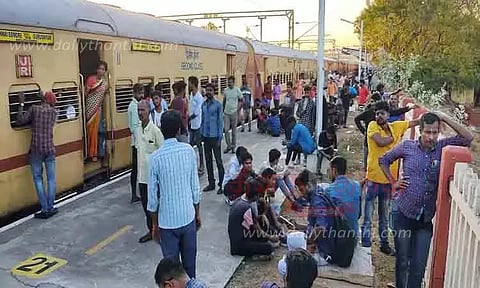 குருவாயூர் எக்ஸ்பிரஸ் ரெயில் 2 மணி நேரம் தாமதம்