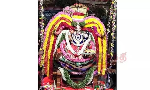 பெரியநாயகி அம்பாள் கோவிலில் ஊஞ்சல் உற்சவம்