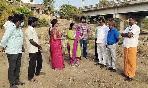 விருத்தாசலத்தில் வளர்ச்சி திட்ட பணிகளை அதிகாரி ஆய்வு