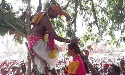 தங்காளுக்கு கிளி பிடித்து கொடுக்கும் ஐதீக நிகழ்ச்சி