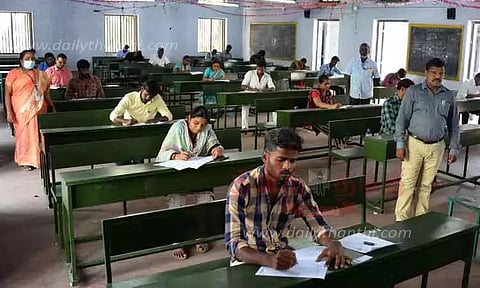 குரூப் 2 தேர்வு குளறுபடி விவகாரம் - டி.என்.பி.எஸ்.சி உயர் அதிகாரிகள் ஆலோசனை