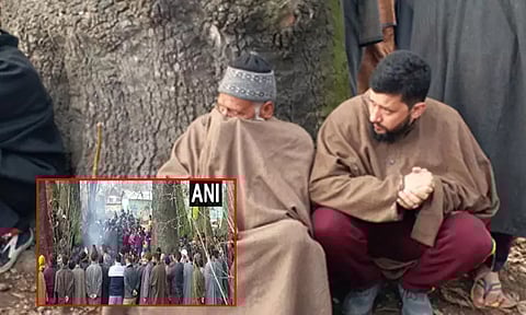 காஷ்மீரில் சுட்டு கொல்லப்பட்ட காஷ்மீரி பண்டிட் இறுதி சடங்கை நடத்திய உள்ளூர் முஸ்லிம்கள்