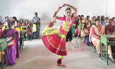 பள்ளி மாணவ-மாணவிகளுக்கு கலை போட்டிகள்