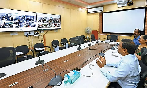 ஈரோடு கிழக்கு தொகுதி இடைத்தேர்தல் சுமுகமாக நடைபெற்றது - தலைமை தேர்தல் அதிகாரி