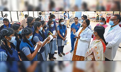 'நான் முதல்வன்' திட்டத்தின் கீழ் கல்லூரிச்சுற்றுலா சென்ற அரசுப்பள்ளி மாணவ-மாணவிகள்