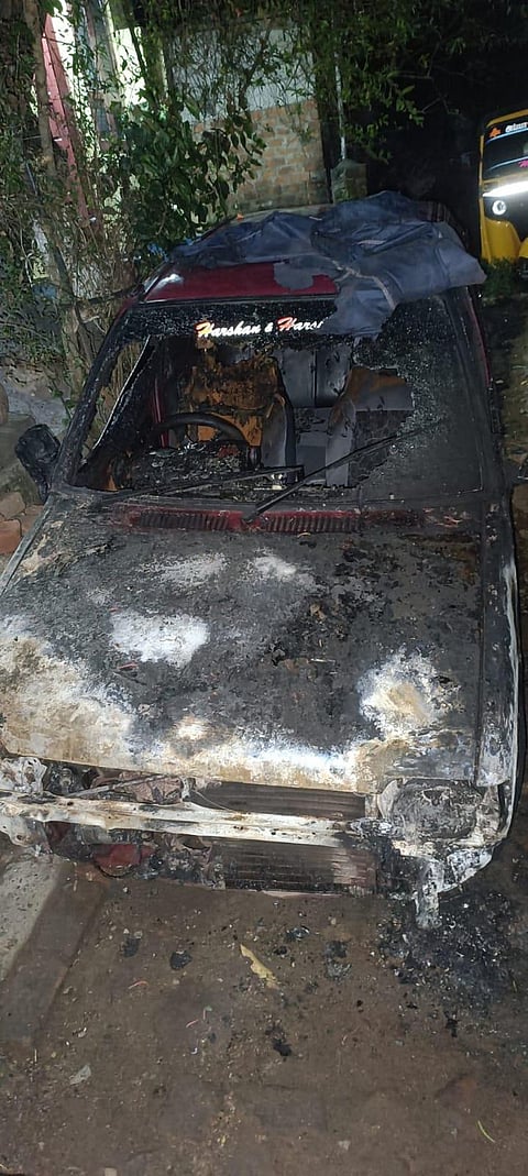 வில்லுக்குறி அருகே பெட்ரோல் ஊற்றி கார் எரிப்பு வாலிபர் கைது