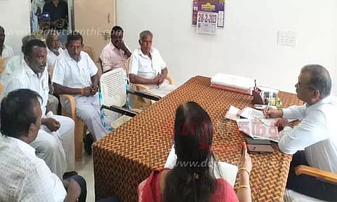 பெரியகுளத்தை மராமத்து செய்யக்கோரி விவசாயிகள் போராட்டம் அறிவிப்பு-உதவி கலெக்டர் பேச்சுவார்த்தை