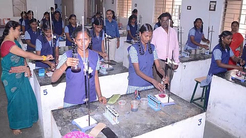 பிளஸ்-1, பிளஸ்-2 மாணவ-மாணவிகளுக்கு செய்முறை தேர்வு