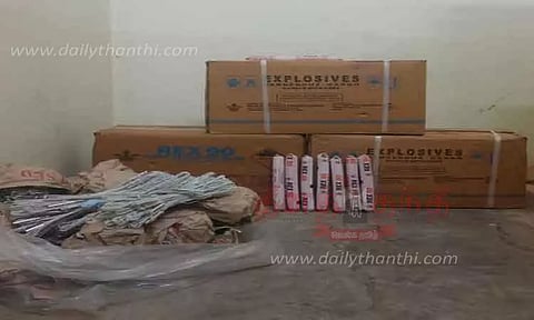 குவியல், குவியலாக வெடிபொருட்கள் பறிமுதல்