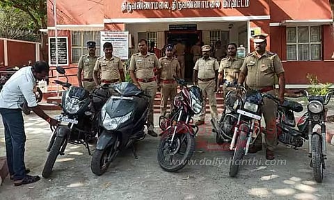 பதிவெண் இல்லாத இருசக்கர வாகனங்கள் பறிமுதல்