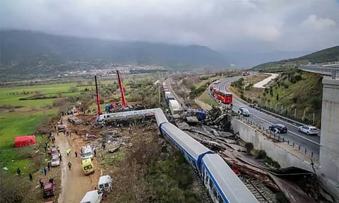 கிரீஸ் நாட்டில் 2 ரயில்கள் நேருக்கு நேர் மோதி விபத்துக்குள்ளான சம்பவம் - பலி எண்ணிக்கை 57 ஆக உயர்வு