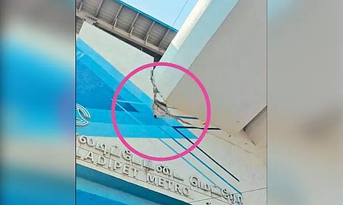 திருவொற்றியூர் அருகே மெட்ரோ ரெயில் நிலையத்தில் சிமெண்டு பூச்சு பெயர்ந்து விழுந்ததால் பரபரப்பு