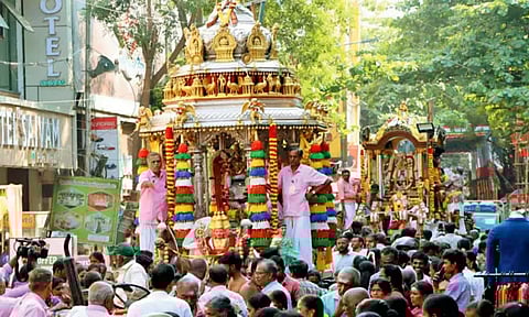 கல்யாண சுந்தரர் திருக்கல்யாண உற்சவத்தை காண திருவொற்றியூருக்கு தண்டாயுதபாணி சாமி ஊர்வலம்