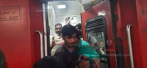 முன்பதிவு பெட்டிகளை ஆக்கிரமித்த வடமாநில தொழிலாளர்கள்