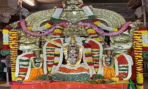 திருக்கோளூர் வைத்தமாநிதி பெருமாள் குபேரனுக்கு நிதி கொடுக்கும் வைபவம்