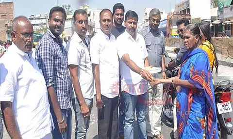 1,000 யூனிட் மின்சாரம் இலவசம்:ஈரோட்டில் விசைத்தறியாளர்கள் பட்டாசு வெடித்து கொண்டாட்டம்